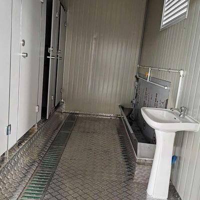 20FT/40FT individuell angefertigte, vorgefertigte Badezimmer mit lokaler Standard-Stromversorgung und Duschraum