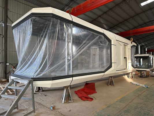 Stahlwand im modernen Stil Luxus-Weltraumkapsel-Hotel Gewerbliches Weltraumhaus mit kundenspezifischer Aluminiumplattenwand