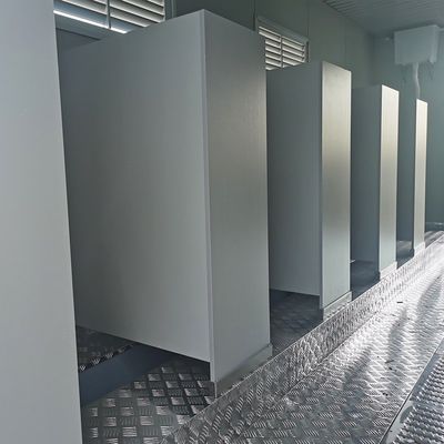 2 3 4 Bahnhof VIP Dusche und Toilette Portable Luxus Toilette Außentoilette Anhänger mit anpassbaren Optionen