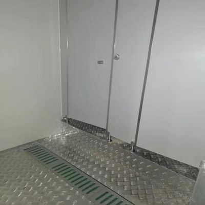 Sandwich-Panel Stahlrahmen Bewegliche öffentliche Toilette Vorgefertigte Toiletten für Camping