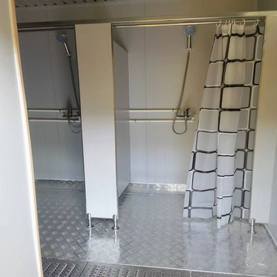 Sandwich-Panel Stahlrahmen Bewegliche öffentliche Toilette Vorgefertigte Toiletten für Camping