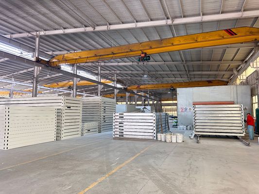 Container Versand kundenspezifische Farbe Kleines modernes Prefab Haus 20ft 40 ft Modulares Prefabriziertes Containerhaus mit Dach