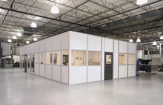 Stahlvorgefertigtes Sandwich-Panel kundenspezifisches Flat Pack Container House mit 15-25 Jahren Lebensdauer und anpassbarem Design