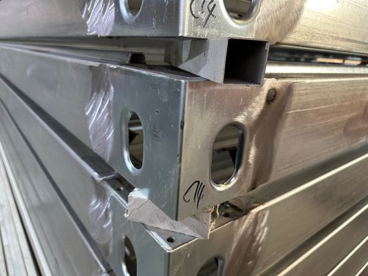 Einzigartig gestalteter moderner Stil Einfache Montage Vorgefertigte tragbare Flat Pack Container Bürohäuser für 40'HC Versand