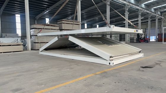 Sicherheitstür Mobilstahlrahmen 20 40Ft Sandwich-Panel Vorgefertigtes tragbares Klappcontainerhaus für mehrere Anlässe
