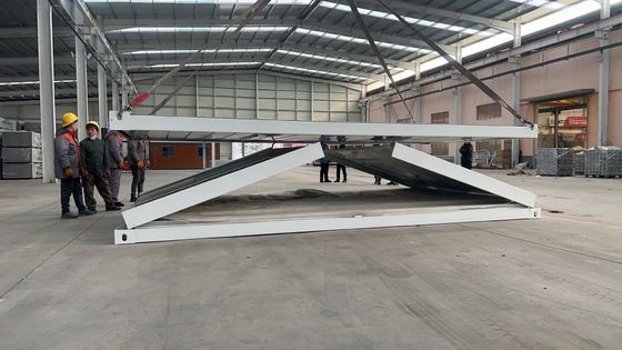 Sicherheitstür Mobilstahlrahmen 20 40Ft Sandwich-Panel Vorgefertigtes tragbares Klappcontainerhaus für mehrere Anlässe