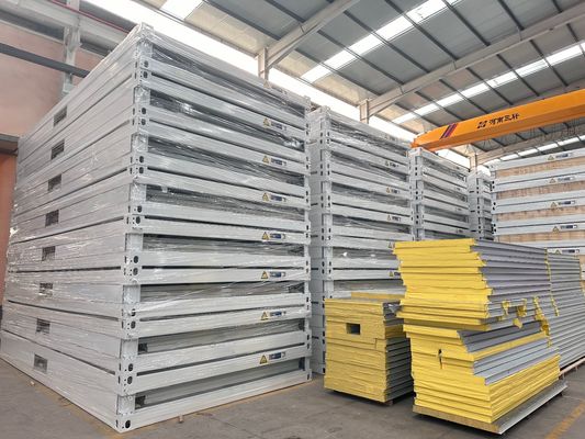 Containerversand Galvanisierte Stahlstruktur Sandwich-Panel 40ft Vorgefertigte mobile Containerhäuser für Außenbüro