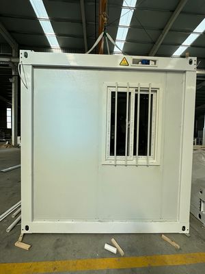 Gut vorgefertigte Leichtstahlrahmen Sicherheitstür Rock Wool Sandwich Panel wasserdichte Wärmedämmung Optional Containerhaus