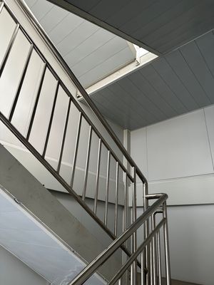 Geschwindig installiertes Flat Pack Haus mit modernem Design 600X600X300 cm Einzelpaketgröße