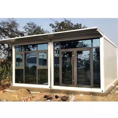 Professionelle Anpassung Flat Pack Unterkunft Wirbelsturmfest Prefab Containerhäuser mit 15-30 Jahren Lebensdauer