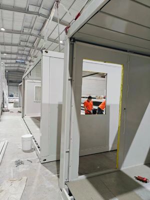 Hurrikanbeständige Vorgefertigte Speicher Container Häuser 20 40 Ft Schnelle Montage Modular Klappbare Containerhaus in kundenspezifischer Farbe