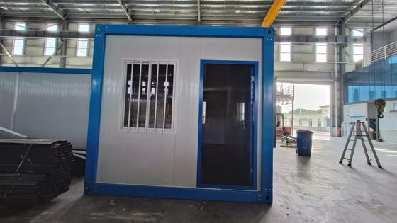 Atmungsaktive, vorgefertigte Schraubencontainerhaus 3 Schlafzimmer Villen 40 Fuß abnehmbarer Containerhaus Lokalstandard Strom
