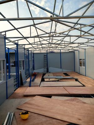 20FT/40FT Vorgefertigtes Haus Kuppelhaus Vorgefertigtes Stahlschutztor und kohlenstoffarme Tür mit individuellem Design