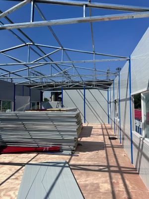 20FT/40FT Vorgefertigtes Haus Kuppelhaus Vorgefertigtes Stahlschutztor und kohlenstoffarme Tür mit individuellem Design