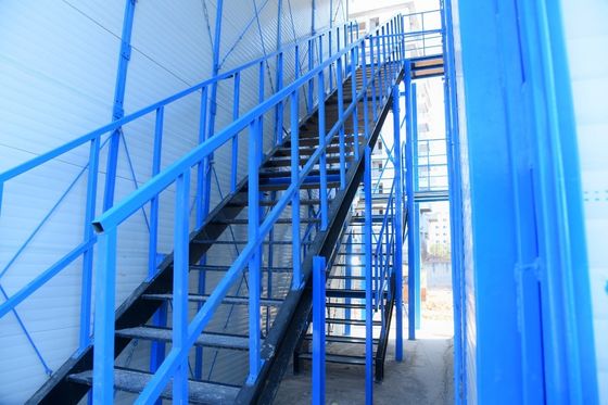 Vorgefertigtes kleines Haus auf Rädern bereit zum Versand mit leichter Stahlkonstruktion Rahmen und 50/75/100mm Welle Sandwich Panel Wand