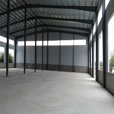 Einfache Installation Vorgefertigtes Gebäude Stahlkonstruktion Metalllager bei mit Hot Dip Galvanized und Aluminiumlegierung Fenster
