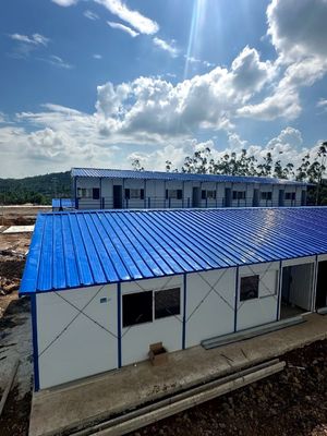 Einfache Montage Wabi-Sabi Design Style 20FT/40FT individuell angepasstes modulares Prefab Haus mit schwimmendem Haus