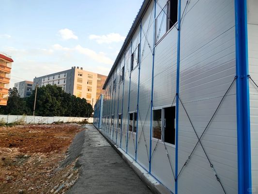 Vorgefertigtes Ein Rahmenhaus mit Aluminiumfenster und 50/75/100mm Wellen-Sandwich-Panel