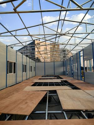 Vorgefertigtes Ein Rahmenhaus mit Aluminiumfenster und 50/75/100mm Wellen-Sandwich-Panel