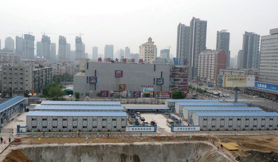 Einfache Installation Vorgefertigtes modernes Haus mit 50/75/100mm Welle Sandwich Panel Wand