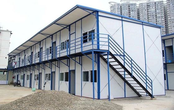 Einfache Installation Vorgefertigtes modernes Haus mit 50/75/100mm Welle Sandwich Panel Wand